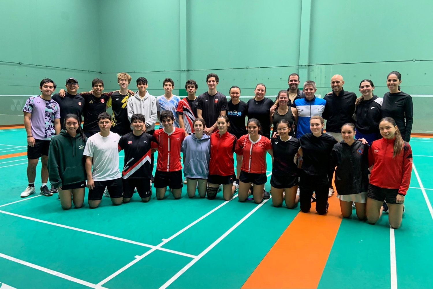 Duelo de generaciones Badminton